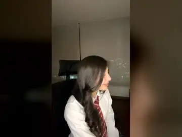Snowykatt2  live sex cam