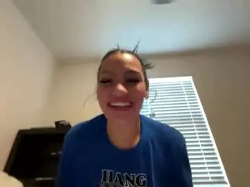 Caramelmami26  live sex cam