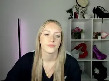 Evelynblond  live sex cam