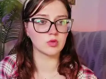 Hazelnuttz  live sex cam