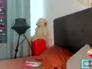 Allees95  live sex cam