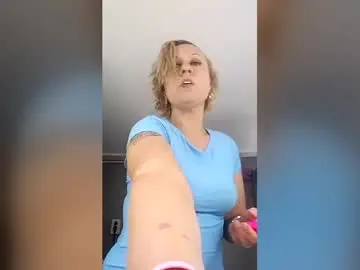 Roufnrowdy69  live sex cam