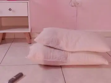 Trixxie_18  live sex cam