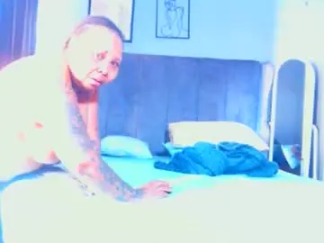 Pearlblu38  live sex cam