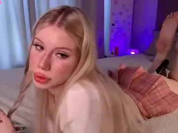 Rainbowdashka  live sex cam