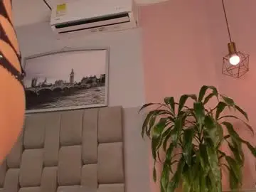 Dyvis_22  live sex cam