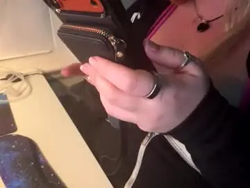 Hungry_horny_hippo  live sex cam