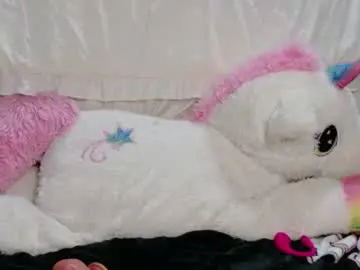Kittykisses3  live sex cam
