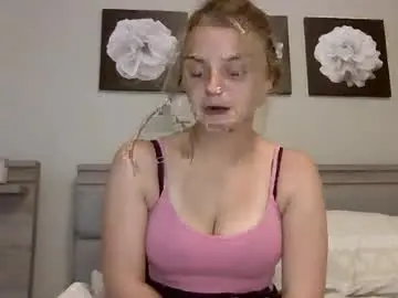 Littlebearae  live sex cam