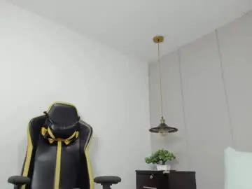 Kira_relish  live sex cam