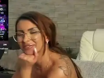 Victoriamazze  live sex cam