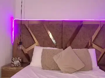 Bella_swwan_  live sex cam