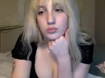 Karavalentine  live sex cam