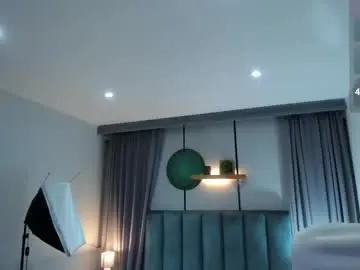 Vikypetiteee  live sex cam