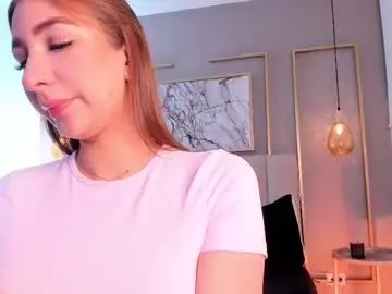 Vikypetiteee  live sex cam