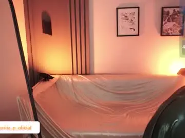 Vikypetiteee  live sex cam