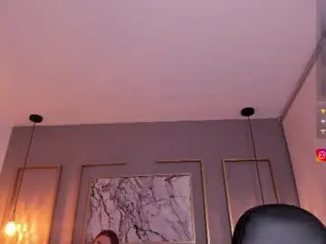 Vikypetiteee  live sex cam