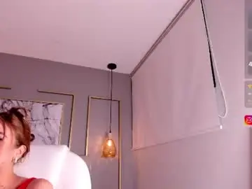 Vikypetiteee  live sex cam