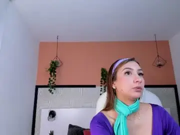 Vikypetiteee  live sex cam