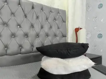 Luna_evaa  live sex cam