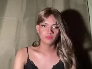 Miss_sapharinaxxx  live sex cam