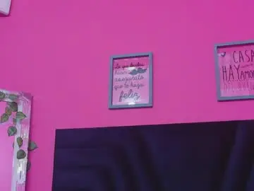 Naturalmomyy  live sex cam