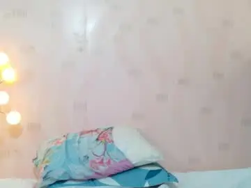 Naturalmomyy  live sex cam