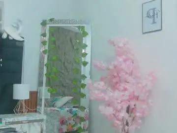 Naturalmomyy  live sex cam