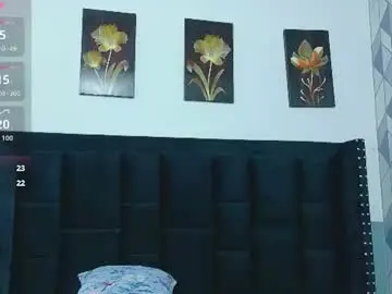 Naturalmomyy  live sex cam