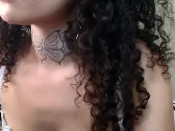 Rosarealbitxx  live sex cam