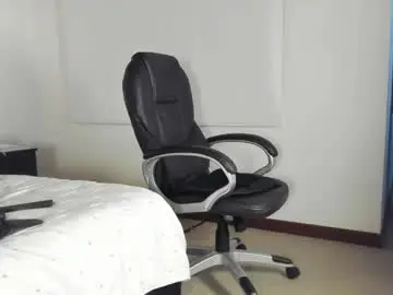 Adriana71  live sex cam