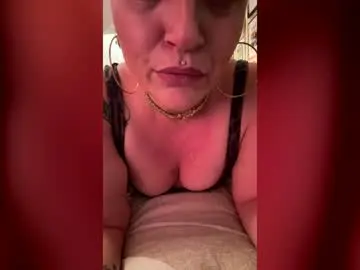 Daytrippin5  live sex cam