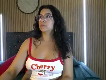 Gia_cutee  live sex cam