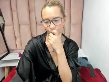 Issa_milf__  live sex cam