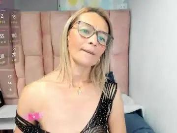 Issa_milf__  live sex cam