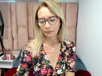Issa_milf__  live sex cam