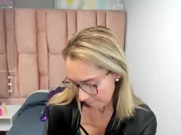 Issa_milf__  live sex cam