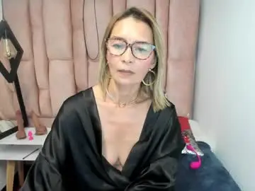 Issa_milf__  live sex cam