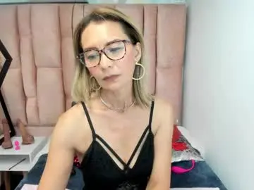 Issa_milf__  live sex cam