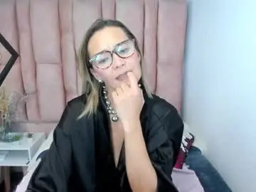 Issa_milf__  live sex cam