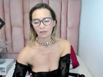 Issa_milf__  live sex cam
