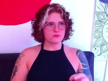 Maddyredhairy  live sex cam