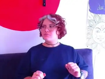 Maddyredhairy  live sex cam