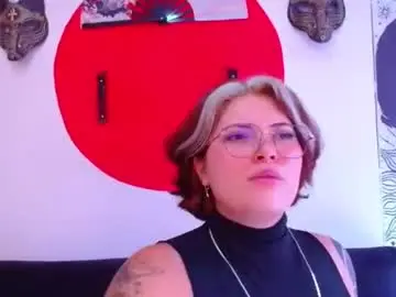 Maddyredhairy  live sex cam