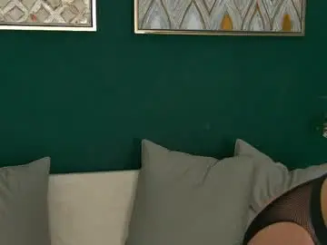 Skinnynatty  live sex cam