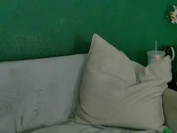Skinnynatty  live sex cam