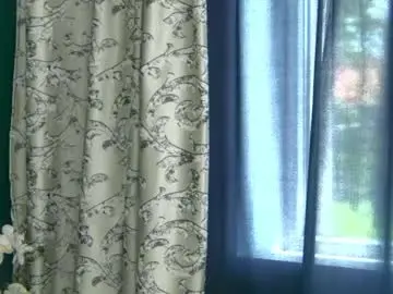 Skinnynatty  live sex cam