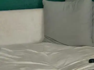Skinnynatty  live sex cam