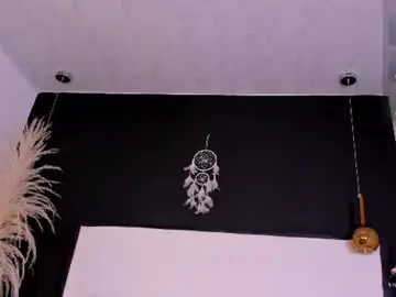Honeyraven  live sex cam