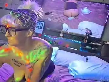 Kikilovespartylights  live sex cam